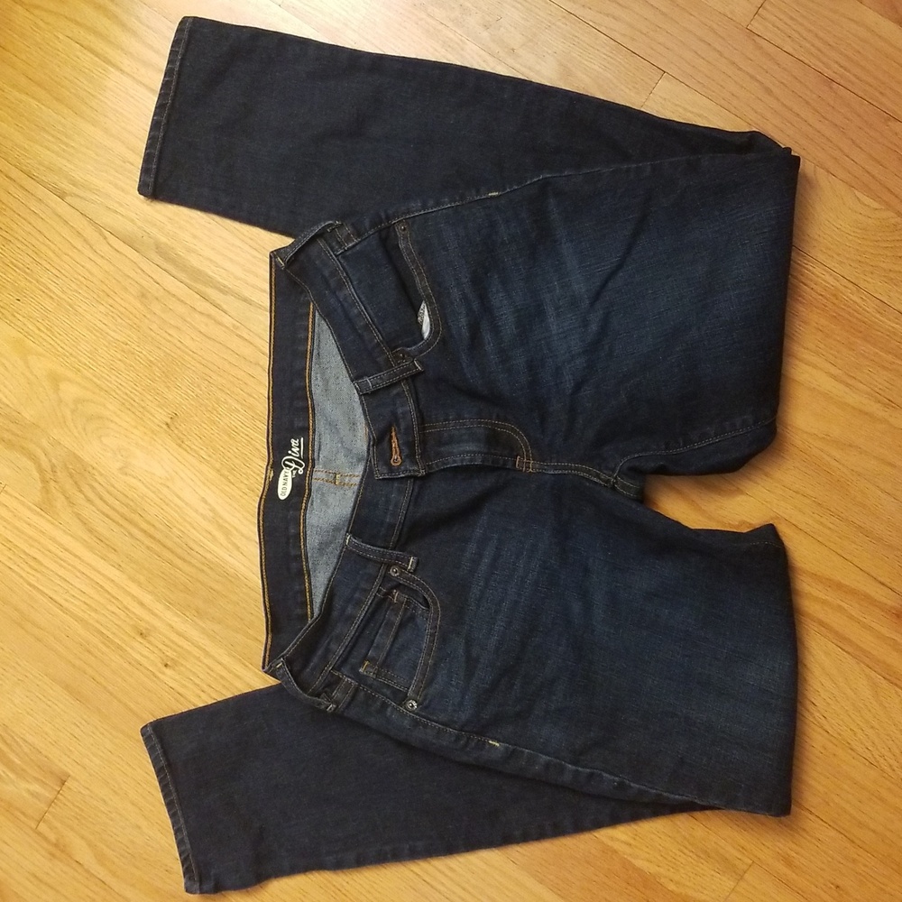 Old Navy skinny leg jean's women's 6 short  dark wash excellent condition